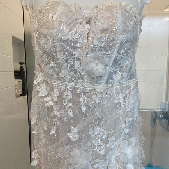 Galina Signature Wedding Gown - Picture 9 of 11